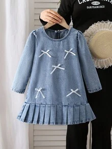 Young Girls' Cute Vintage Medium Wash Blue Denim Dress With White 3D Bow And Pleated Skirt, Comfortable Soft Fabric, Fashionable Daily Wear For Little Girls Fall Winter Girls Denim Dress - Medium Wash - View 1