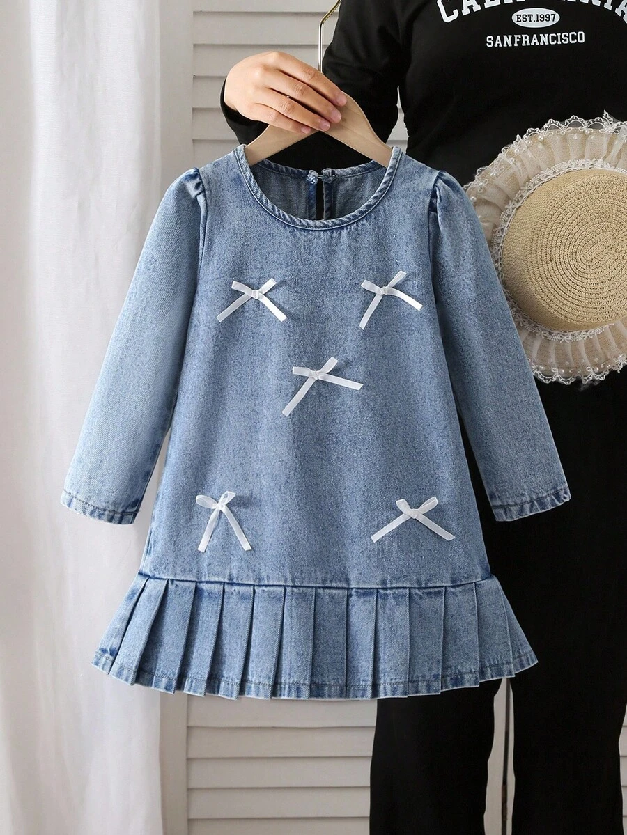 Young Girls' Cute Vintage Medium Wash Blue Denim Dress With White 3D Bow And Pleated Skirt, Comfortable Soft Fabric, Fashionable Daily Wear For Little Girls Fall Winter Girls Denim Dress - Medium Wash - View 1