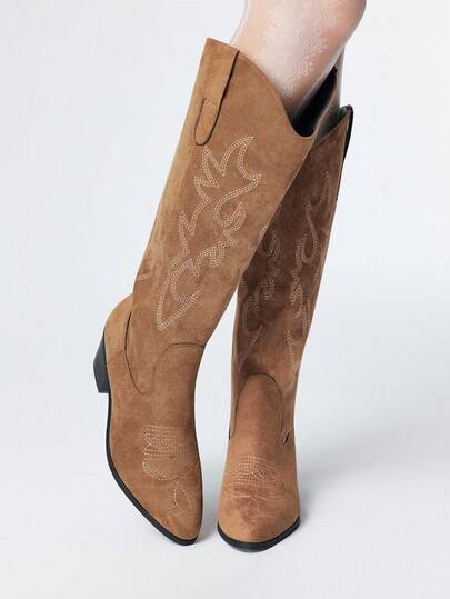 Kawaii Nuevas botas vaqueras altas de mujer de talla grande con bordados de moda, color marrón, para otoño/invierno 2025. Botas de ante con cierre de cordones para exterior y por encima de la rodilla.