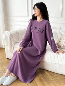 SHEIN 加厚保暖内衬卫衣连衣裙，饰有巴黎文字图案，适合青少年女孩的休闲家居服，秋冬季长袖连衣裙，紫色女式卫衣连衣裙 - 藕粉色 - 查看 4