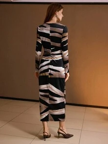 MOTF PREMIUM DEEP V-NECK STRIPED GATHERED DRESS - Coffee Brown - View 5