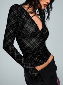 TRNVIE Women's Casual V-Neck Thumb Hole Tight Cropped Top With Graphic Print, Suitable For Spring And Autumn, Commuting And School - Black - View 3