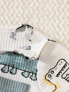 SHEIN 新生男宝宝白坑图案卡通恐龙图案印花拼接绿口袋长袖上衣配绿裤两件套可爱休闲运动时尚新款