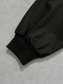 SHEIN 2 件套青少年男孩舒适宽松连帽衫，带肖像图案和白色运动裤，休闲运动服适合秋冬季场合，如郊游、聚会、学校 - 黑與白 - 查看 5