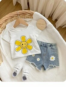 SHEIN Bộ áo thun tay ngắn họa tiết hoa và quần short denim cho bé gái, dễ thương và đa năng cho mùa hè - Nhiều màu - Xem 5