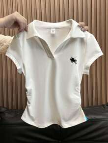 SHEIN Leap Crew Áo thun polo trơn cổ điển in logo hiệp sĩ cho bé gái tuổi mới lớn, cổ chữ V, ôm sát, tay ngắn xếp ly hai bên - trắng - Xem 5