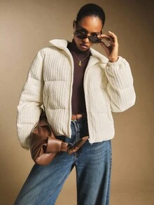 Poéselle 米色外套，女士绞花针织绗缝外套，拉链绗缝飞行员夹克 - 轻便舒适的冬季外套，针织，极简冬季，胶囊衣橱必备单品，复古风格，女士纹理立领拉链短款绗缝外套，秋冬 - 白色 - 查看 3