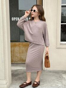 SHEIN 青少年女孩蝙蝠翼圆领 T 恤和中长铅笔裙 2 件套休闲套装，纹理针织面料，优雅适合秋冬季外出和日常穿着，返校