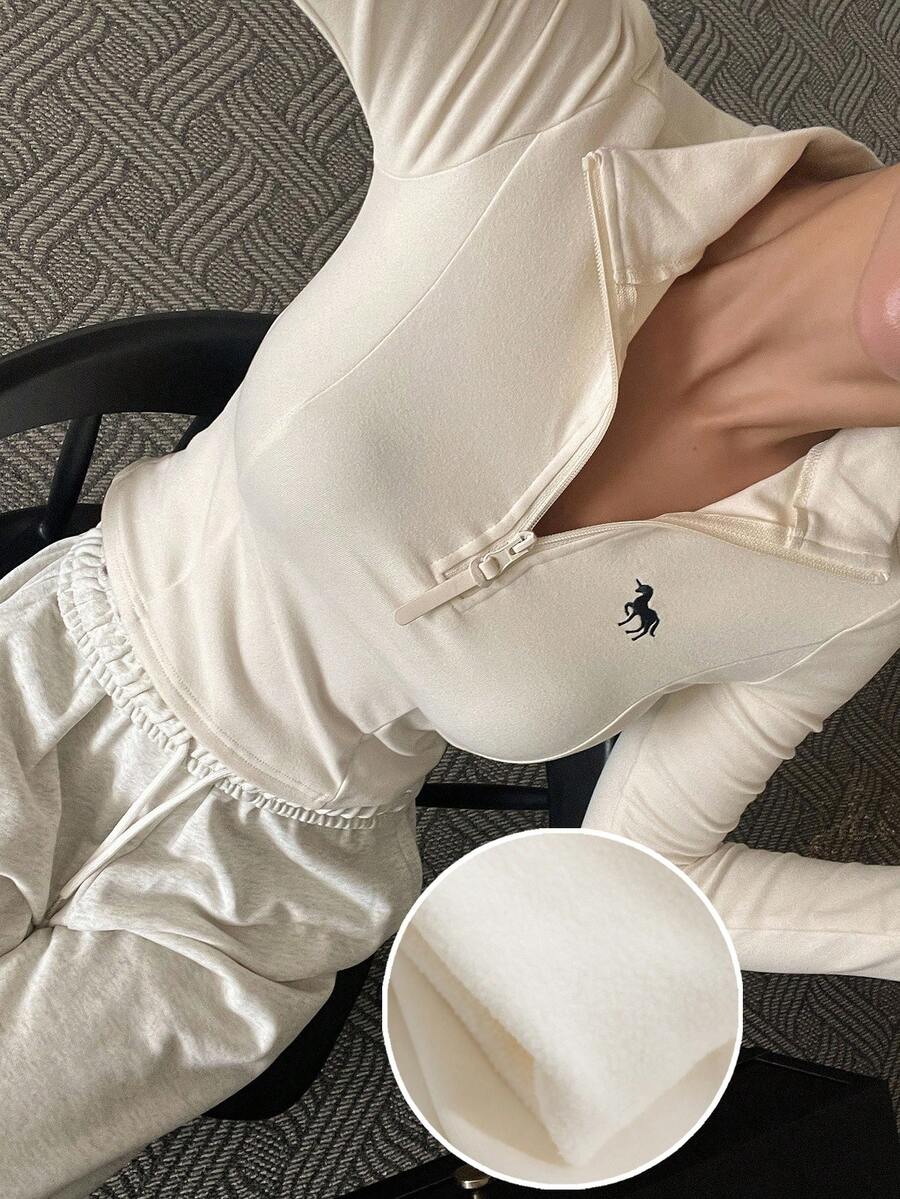 DAZY 女式立领羊毛面料半开下摆刺绣装饰修身长袖休闲T恤 - 杏色 - 查看 1