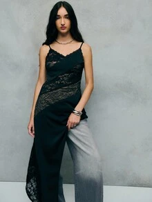 TypaGal Este pequeño vestido negro con encaje transparente y dobladillo asimétrico irradia glamour gótico para vestidos de otoño, atuendos de invierno para mujeres y ropa de Halloween para mujeres. Una opción impactante para el uso en la oficina o fiestas festivas. - Negro - View 4
