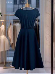 GlowEve CURVE Đầm thanh lịch cổ kim tay áo màu trơn cỡ lớn mùa hè có thể điều chỉnh eo - Màu xanh hải quân - Xem 2