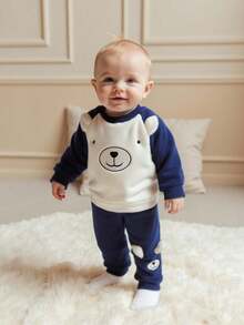 SHEIN 幼儿男童可爱熊图案长袖上衣和裤子套装，蓝白撞色，适合日常穿着，室内外均可，秋冬季 - 藍白色 - 查看 4