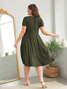 SHEIN Clasi Vestido acampanado con botones adelante de talla grande - Verde militar - Ver 2