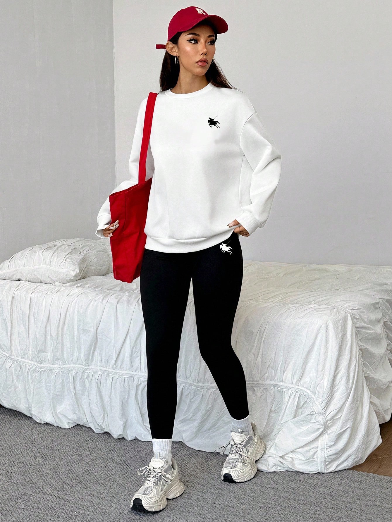 SHEIN EZwear مجموعة من 2 قطعة: بلوزة رياضية فضفاضة بياقة طاقم وبنطلون ضيق