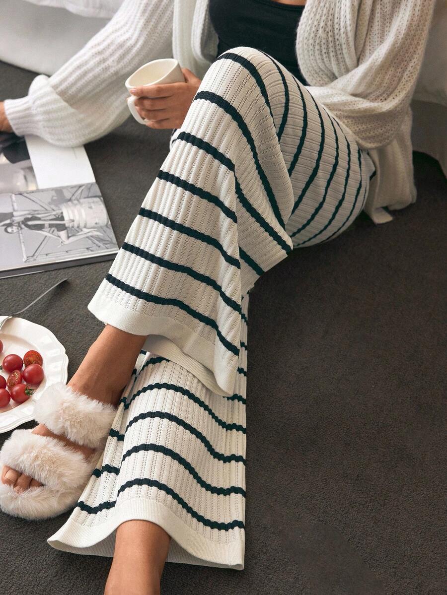 Louniche Calça de Malha Pantalona com Estampa Listrada Feminina - Preto e Branco - Visão 1