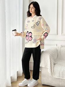 少女返校休闲运动街头服饰两件套，宽松超大连帽运动衫，卡通心形花朵和英文标语印花，针织慢跑裤，适合秋冬穿着