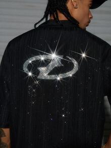 AXEPEAK Camisa casual de manga corta con un solo pecho y patrón geométrico de rhinestones para hombres - Negro - Ver 2
