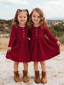 Emery Rose Kids Emery Rose Kids 年轻女孩纯色长袖圆领罗纹连衣裙,前有纽扣,适合秋冬季,适合家居、户外运动、学校、日常休闲。和我妈妈的款式一样,还有我姐姐和妹妹的款式。万圣节 - 酒紅色 - 查看 6