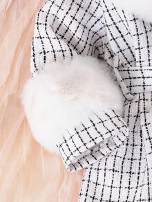 SHEIN Áo khoác tay dài cổ lông giả màu trắng thanh lịch cho bé gái, họa tiết kẻ caro đen trắng thoải mái, mùa thu/đông - Đen và trắng - Xem 4