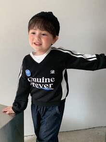 DAZY Sudadera de manga larga con cuello en V, estilo casual de calle, con rayas laterales y estampado de letras gráficas para niños pequeños, otoño e invierno