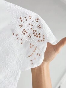 Comfylo 大码女士休闲优雅网纱刺绣V领衬衫，适合秋季穿着，商务休闲，适合办公室、教师等场合，复古风格。 - 白色 - 查看 8