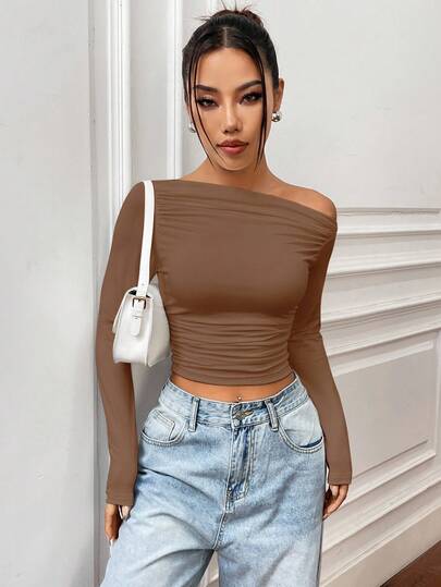 Flirla Camiseta corta ajustada con cuello asimétrico y fruncido, de unicolor, de moda de otoño