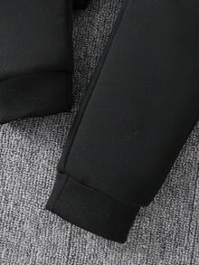 2件套男童“SLAY”标语英文字母印花休闲连帽卫衣和裤子套装，黑色，适合上学、秋冬季穿着，童装街头风男童运动套装，时尚男童服装 - 黑色 - 查看 4