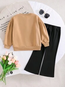SHEIN 2件組少女針織圓領休閒衛衣與喇叭褲套裝，母女與姐妹款，家庭度假與假期穿搭，法式可愛優雅甜美復古時尚，適合休閒日常與學校穿著，聖誕節、棕色、萬聖節，秋冬衣著 - 卡其色 - 查看 5