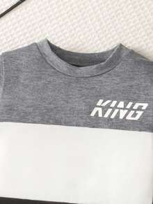 SHEIN 男婴休闲拼接字母印花短袖圆领T恤和松紧腰裤两件套，适合儿童日常休闲穿着，男童套装，秋季款，适合3岁男童，婴幼儿男童服装，秋季男婴两件套，男婴服装，男婴国王套装，男婴国王服装，男婴套装，男童服装套装，男童服装套装，男婴服装 - 彩色 - 查看 6