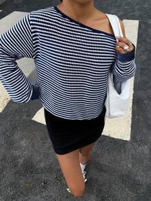 Siren Gaze Suéter de manga larga con hombros descubiertos, cuello asimétrico y rayas, de estilo costero y carisma, con caída de hombros y patrón de rayas, en estilo marinero