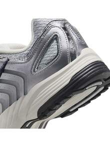 Nike Air Pegasus 2005 Women Sportswear Sneaker HJ7310 Photon Dust/Gridiron/Sail/Chrome - Szary - Zobacz 4