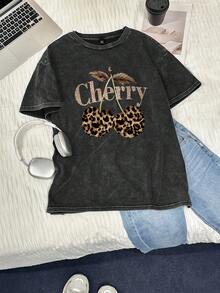 SHEIN Comfortcana Áo thun tay ngắn dệt kim họa tiết da báo Cherry Graphic lễ hội âm nhạc & trở lại trường cỡ lớn màu đen, giặt tuyết, phù hợp cho mùa hè, cổ điển, phong cách Los Angeles, California - màu đen - Xem 3