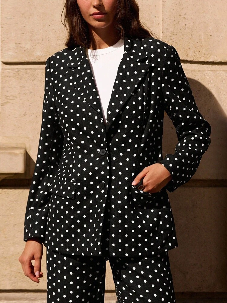 Schwarzer Blazer mit Pünktchen-Muster und Pattentaschen, Koordinationsset für Frühling/Sommer, Ausgeh-Chic, Luxus Premium Business-Casual, französischer Stil, Pariser Stil