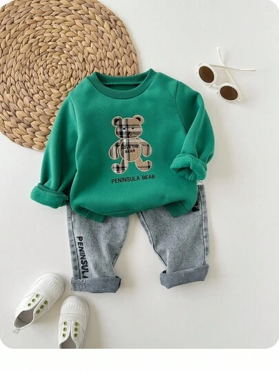 SHEIN 男婴橄榄绿保暖内衬卫衣搭配牛仔裤两件套，秋冬季舒适休闲百搭套装，适合室内、室外、日常穿着、运动、玩耍、派对、假期、返校、街头风、慢跑、运动服、万圣节、春夏秋冬四季穿着。男婴套装，男婴牛仔裤套装，男婴卫衣套装，秋季套装