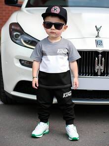 SHEIN 男婴休闲拼接字母印花短袖圆领T恤和松紧腰裤两件套，适合儿童日常休闲穿着，男童套装，秋季款，适合3岁男童，婴幼儿男童服装，秋季男婴两件套，男婴服装，男婴国王套装，男婴国王服装，男婴套装，男童服装套装，男童服装套装，男婴服装 - 彩色 - 查看 5