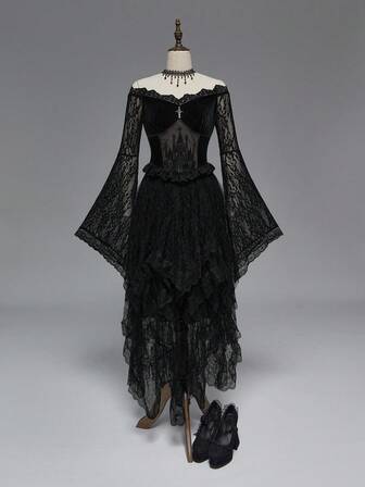 EDITION Blouse en velours à manches évasées avec épaules dénudées, dentelle contrastée et broderie de château en maille gothique, Halloween