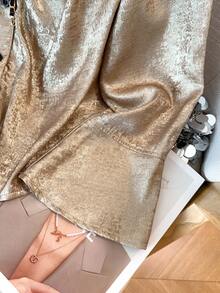 GlowEve CURVE 大码女式优雅通勤金属链和花卉装饰衬衫 - 金色 - 查看 5