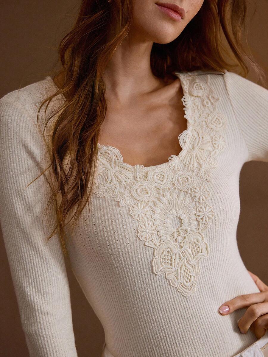 MOTF PREMIUM V-NECK GUIPURE LACE PANEL SLIM FIT TEE , FALL WINTER - Apricot - View 2