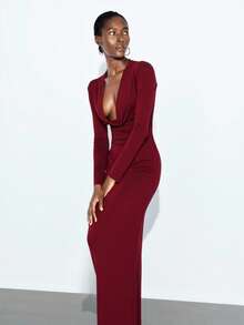 Maija Abito lungo aderente con scollo drappeggiato e schiena scoperta, adatto per l'inizio dell'autunno e il ritorno a scuola