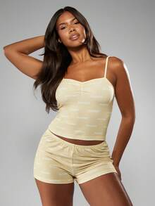 Missguided x Playboy 圣诞吊带背心和短裤睡衣套装，带标志图案 - 黃色 - 查看 6