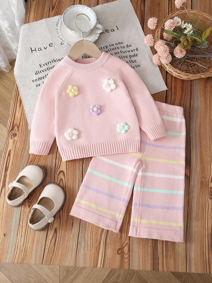 SHEIN Vintaside Kids 女婴针织毛衣和条纹裤两件套，优雅时尚，舒适耐穿，适合秋冬季节，居家、户外、旅行等各种场合。这款秋冬季女婴针织套装包含两件毛衣，是秋冬季女婴的理想之选。柔和的碎花图案，更添秋日气息。 - 粉色 - 查看 1
