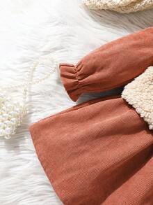 SHEIN Vintaside Kids 2 Stücke/Set Kleinkind Mädchen Landhaus Stil Flauschige Weste Jacke + Cord Puffärmel Kleid, süßer Lässig Alltags Outfit, dick & warm, minimalistisches elegantes Design, Herbst/Winter - Orange - Übersicht 4