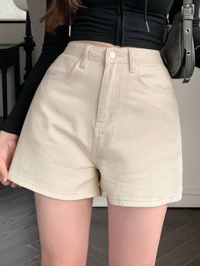 Einfarbige Denim Shorts mit schrägen Taschen