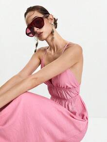 SHEIN Luminelle 25 新款夏季V领细肩带褶皱露背收腰性感甜美连衣裙法式V领百褶露背收腰连衣裙法式粉色细肩带连衣裙，露背，度假新款夏季垂坠V领细肩带褶皱系腰连衣裙 - 粉色 - 查看 1