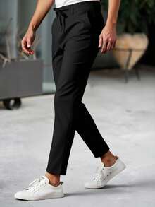 Manfinity Mode 男士商务休闲风，INS上搭配了一款性价比超高的特色裤装。腰部系带设计，适合商务通勤、宴会和日常穿着。也是送给男朋友或老公的理想礼物。男士纯色抽绳腰商务休闲正装裤，休闲裤，老款风格 - 黑色 - 查看 3