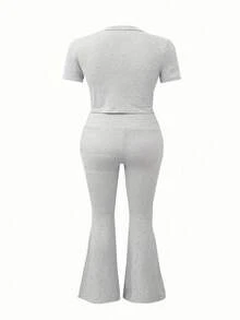 Conjunto casual de 2 piezas de mujer talla grande con camiseta de cuello redondo y manga corta en unicolor y pantalones acampanados - Gris Claro - Ver 2
