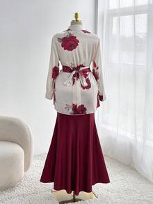 Sweetra 大码女式复古优雅V领玫瑰印花系带修身美人鱼裙两件套 - 酒紅色 - 查看 4