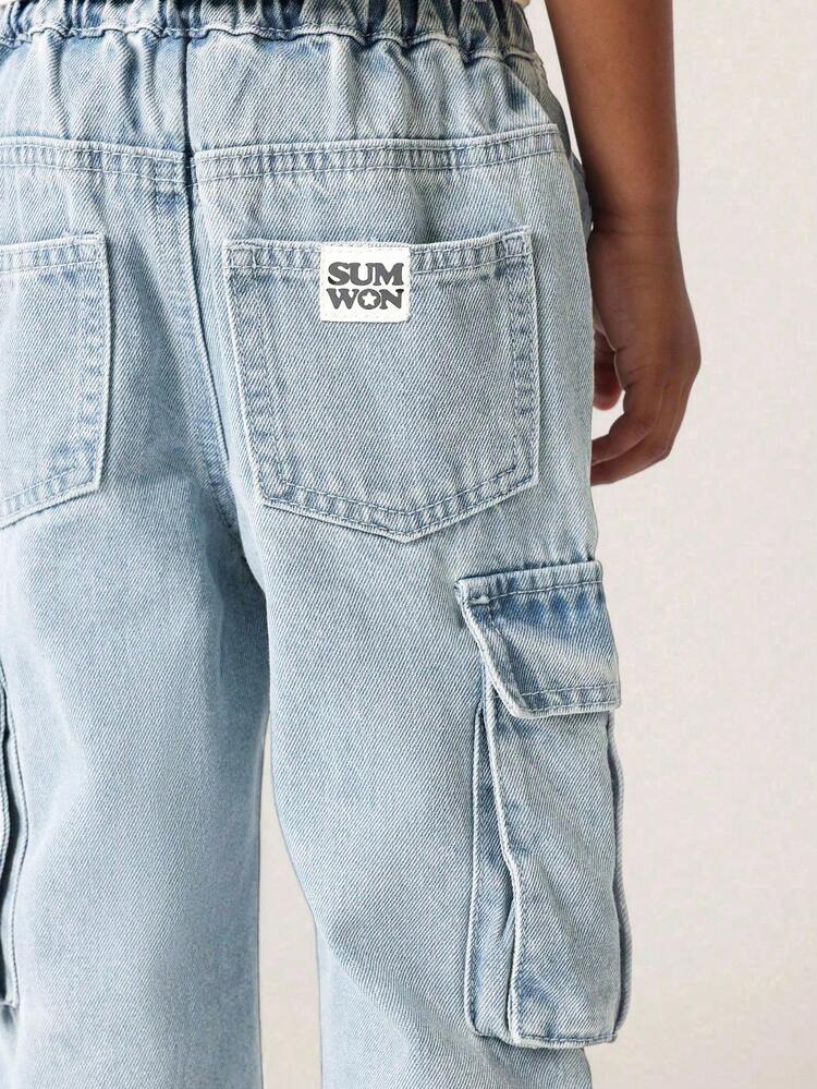Pantaloni cargo in denim a gamba larga con tasche laterali