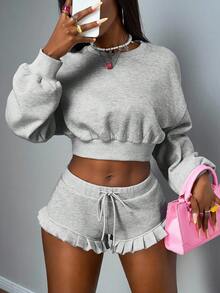 Slaydiva 2025秋冬新款学生装日常基础休闲搭配粉色和白色拼接圆领长袖短款连帽衫和荷叶边下摆超短裤女灰色卫衣2件套