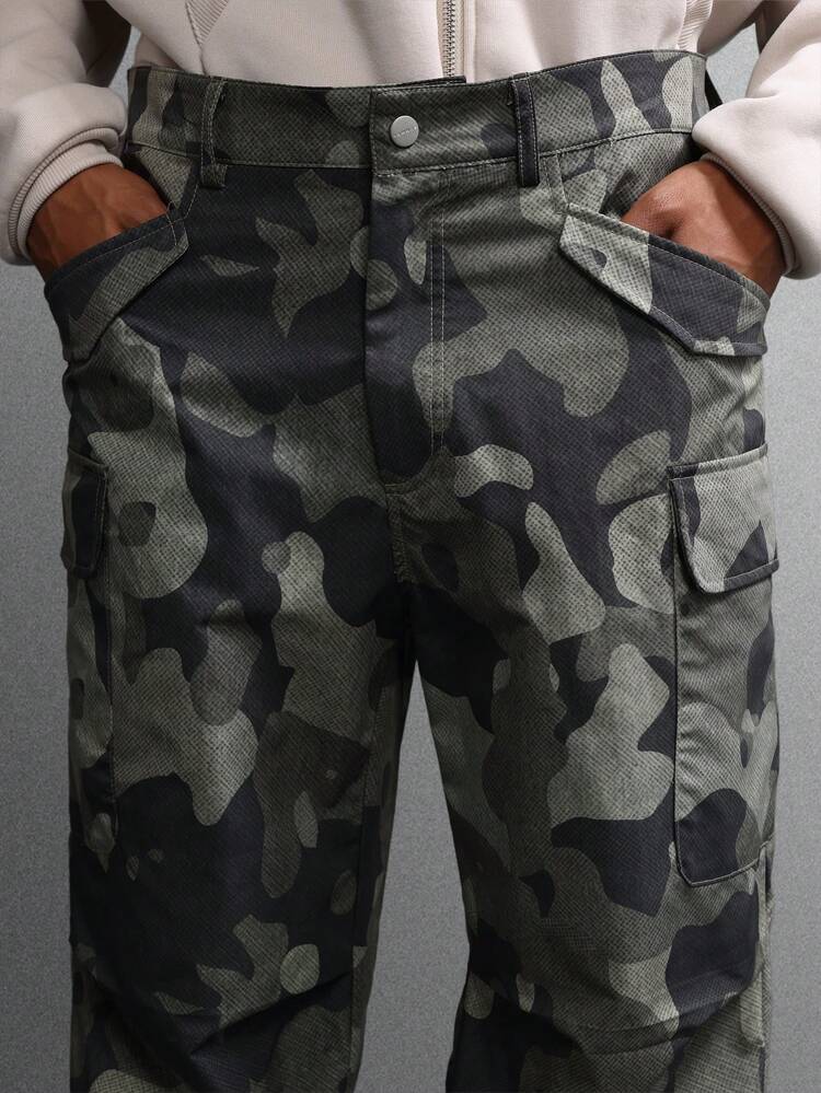 Loose Fit Camo Print Cargo Pants With Side Pockets